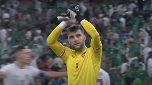 maarten-paes-perjalanan-karier-sang-kiper-belanda-di-liga-internasional