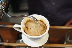 cara-membuat-kopi-yang-sempurna-di-rumah-tips-dan-trik-dari-barista-profesional