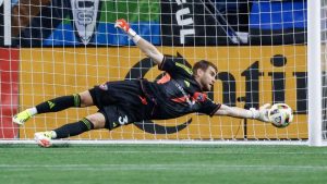 profil-maarten-paes-kiper-bertalenta-yang-mencuri-perhatian-dunia-sepak-bola
