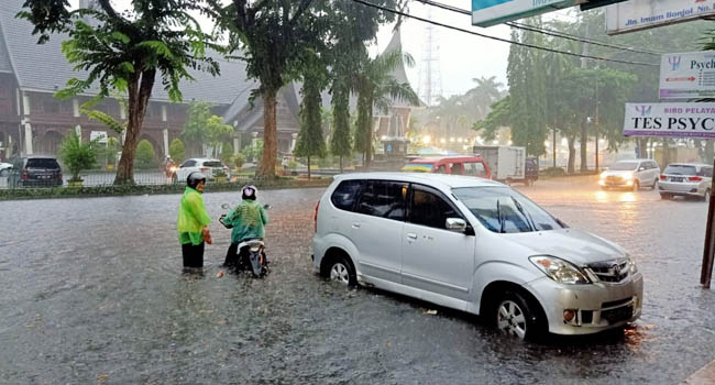bmkg-peringatkan-potensi-hujan-lebat-dan-banjir-di-beberapa-wilayah-indonesia