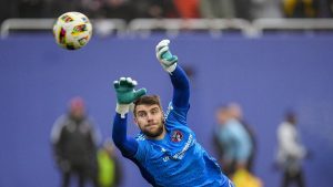 profil-maarten-paes-kiper-bertalenta-yang-mencuri-perhatian-dunia-sepak-bola
