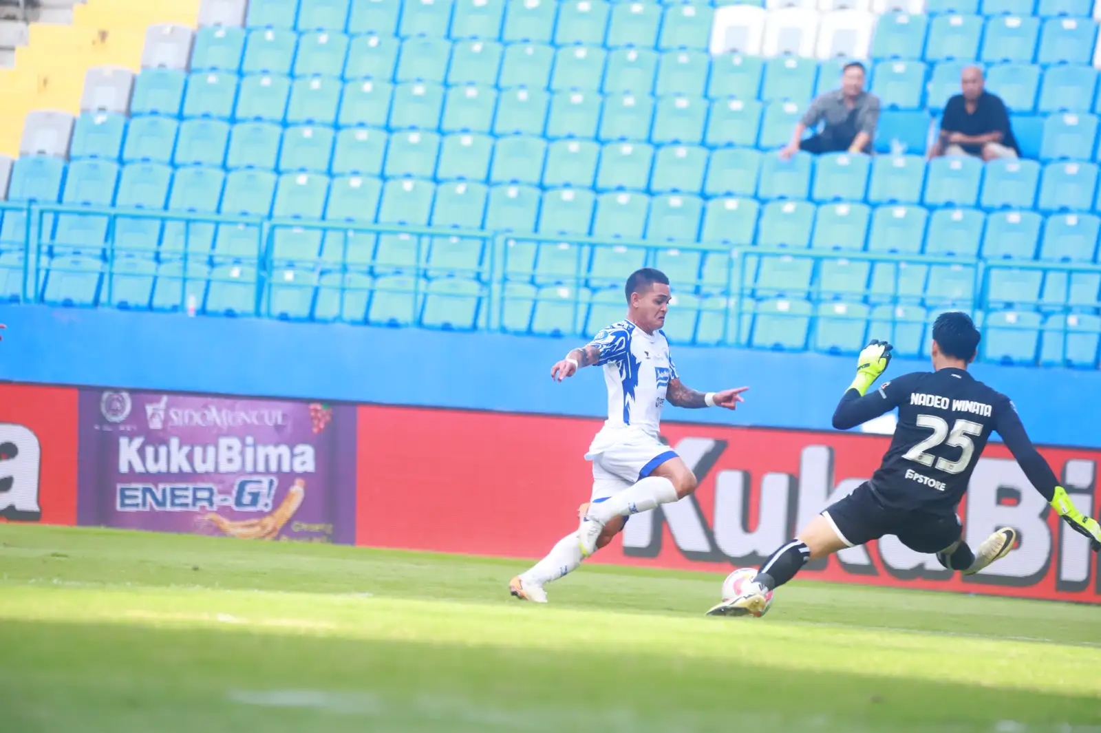 borneo-fc-dan-psis-semarang-berbagi-angka-di-stadion-batakan