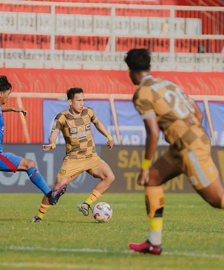 derby-jawa-timur-dan-dominasi-dewa-united-hasil-liga-1-persik-vs-arema-1-0-persita-vs-dewa-united-0-4
