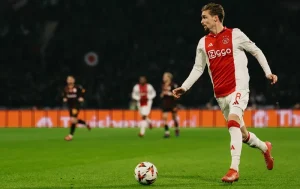 ajax-tundukkan-galatasaray-2-1-pastikan-tempat-di-liga-europa