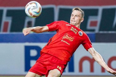 rizky-pellu-dari-kesulitan-di-polandia-hingga-bersinar-di-dewa-united-maciej-gajos-puji-perkembangannya