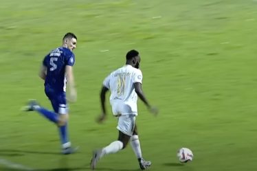 hasil-pertandingan-arema-fc-vs-psis-semarang-duel-sengit-berakhir-imbang-2-2-setelah-terhenti-dua-kali