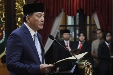 deddy-corbuzier-resmi-jadi-staf-khusus-menhan-sjafrie-sjamsoeddin-inovasi-untuk-pertahanan-nasional