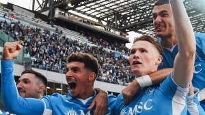 dengan-dua-kesalahan-fatal-como-dan-napoli-bermain-imbang-serie-a-kini-punya-dua-pemuncak-klasemen