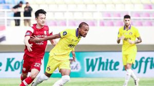 fergonzi-terima-kartu-merah-8-detik-setelah-kick-off-persik-kediri-tetap-menang-1-0-atas-persis-solo