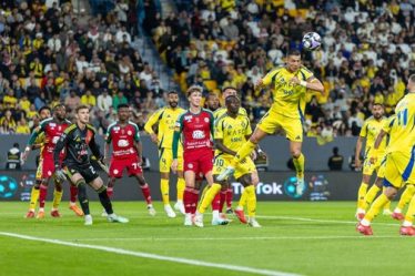 liga-saudi-2024-25-wijnaldum-bawa-alr-etifaq-menang-dramatis-3-2-atas-lawan