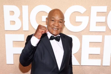 george-foreman-tutup-usia-petinju-tertua-kelas-berat-dan-pencipta-grill-ikonik-meninggalkan-warisan-abadi