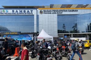 dedi-mulyadi-hapus-tunggakan-pajak-kendaraan-warga-purwakarta-bersyukur