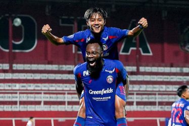 arema-fc-unggul-4-2-atas-barito-putera-keperkasaan-singo-edan-meski-bermain-dengan-10-pemain