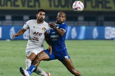 derbi-panas-persib-vs-persija-berakhir-imbang-dewa-united-hujani-gawang-lawan-4-gol