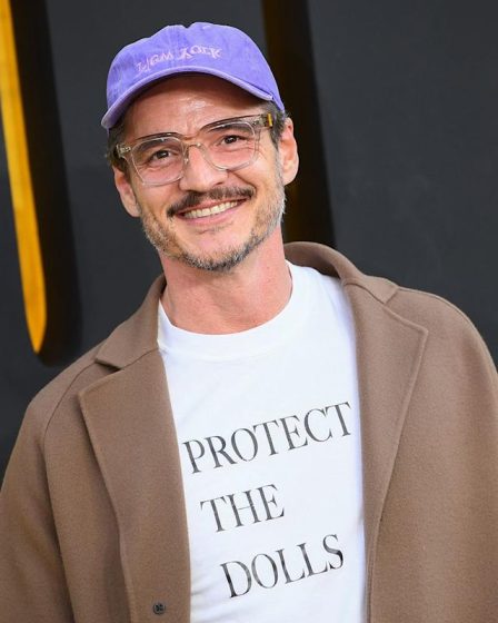 pedro-pascal-tunjukkan-dukungan-kuat-untuk-wanita-trans-lewat-pilihan-busana-di-karpet-merah