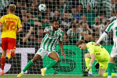 cedric-bakambu-antarkan-real-betis-ke-semifinal-conference-league-dengan-gol-krusial