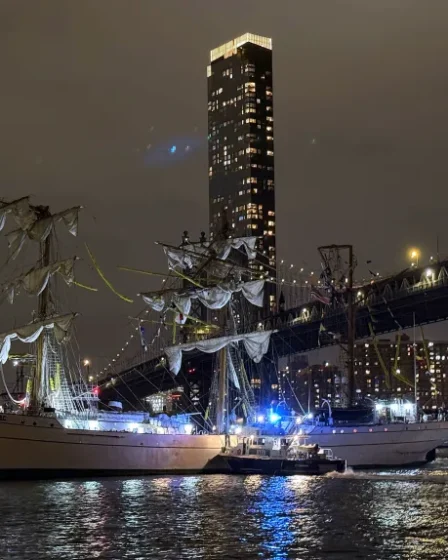 kecelakaan-kapal-latihan-angkatan-laut-meksiko-di-jembatan-brooklyn-20-orang-terluka